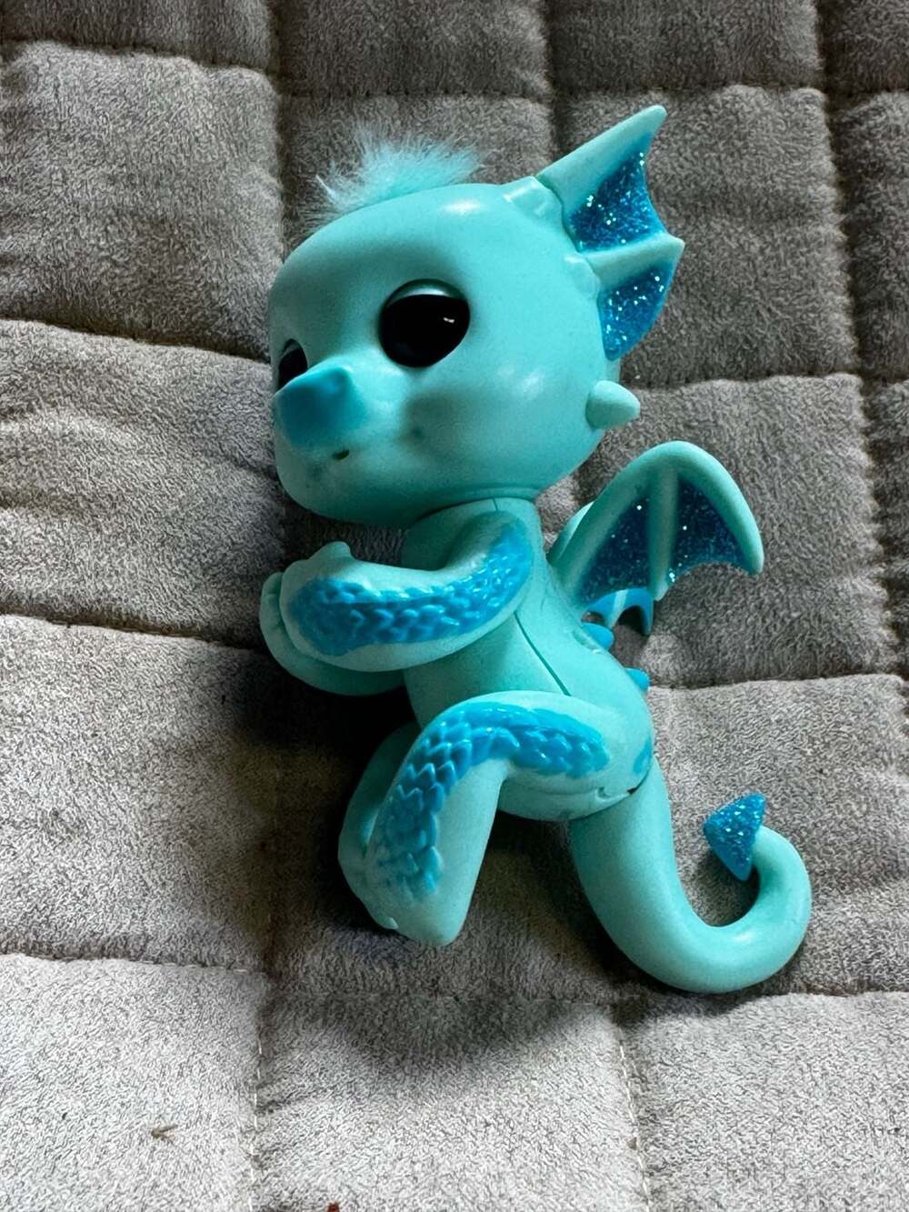 WowWee Fingerlings Interactive Baby Dragon Noa Teal Green with Blue Glitter